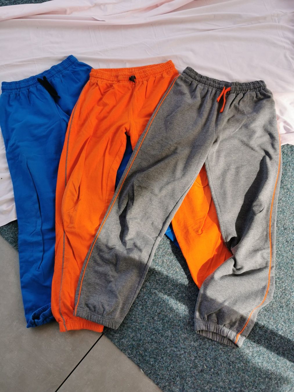 Pantalons: Trainerhosen – D'occasion à Schafisheim par nachteule73