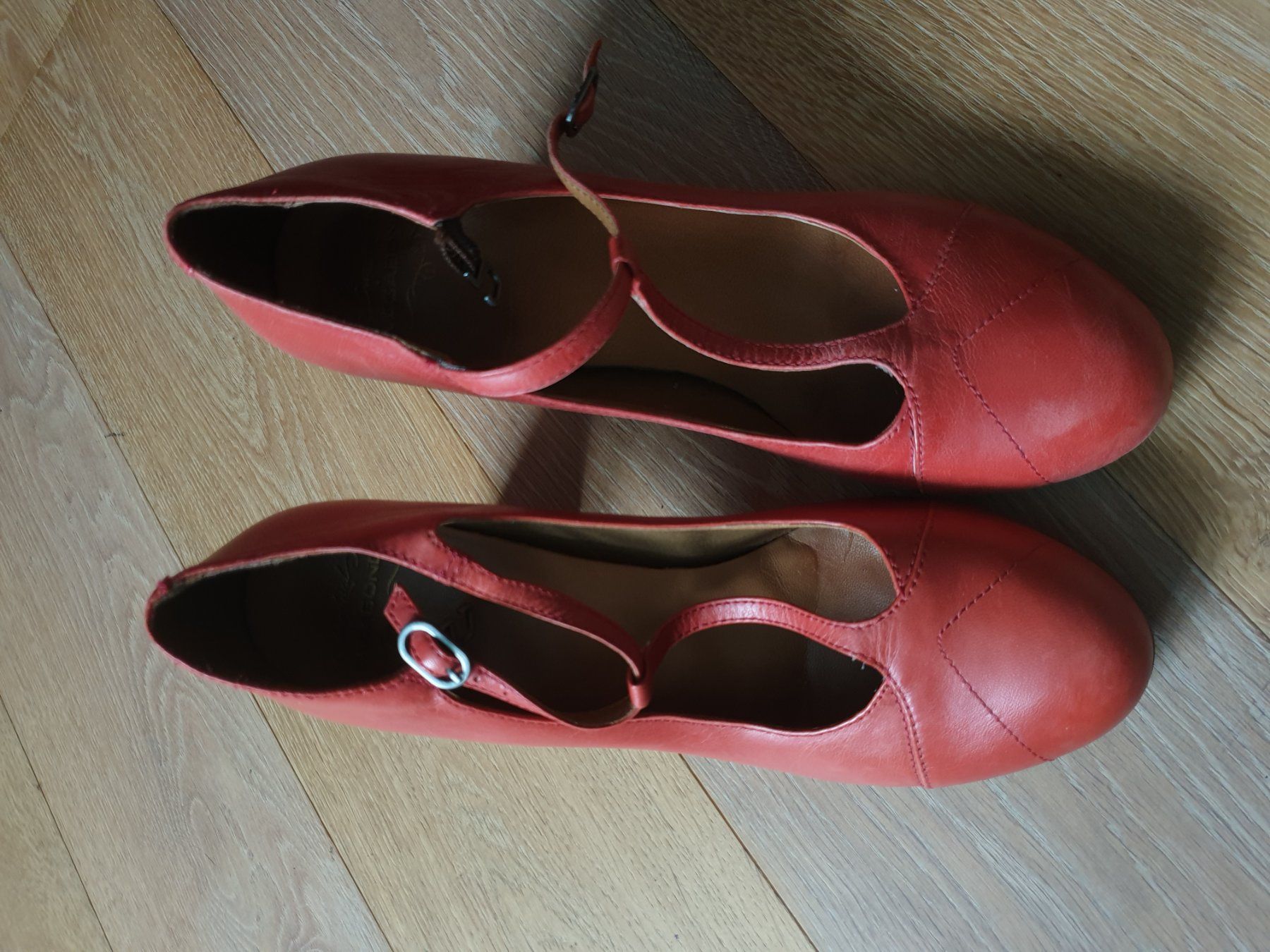 Scarpe da donna: rote leder schuhe – Nuovo (secondo la descrizione) da St.Gallen venduto da EL03 2