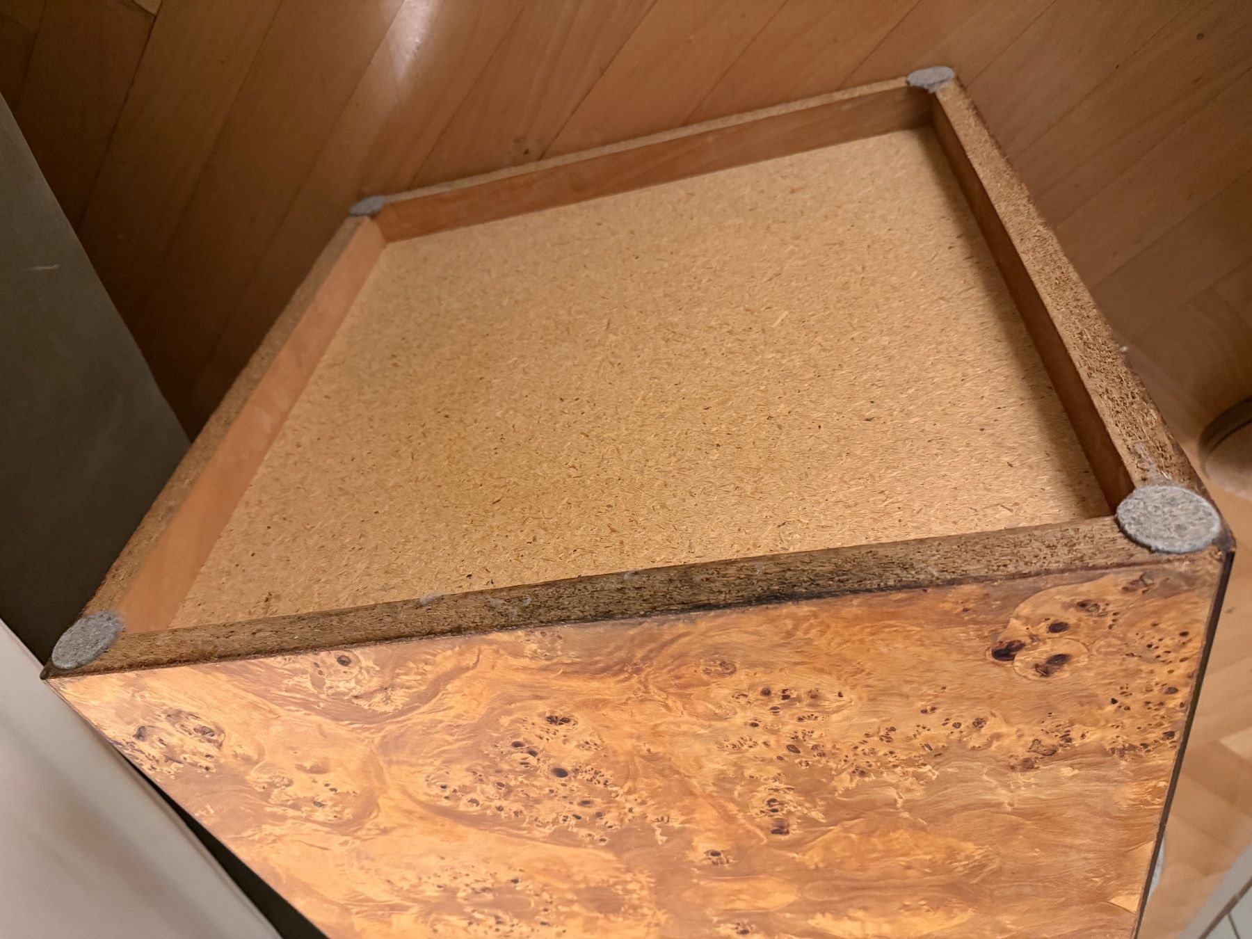 Comodini: Pair Burl Wood Cube Side Tables, Nightstands – Usato da Zürich venduto da kas_g26m 8