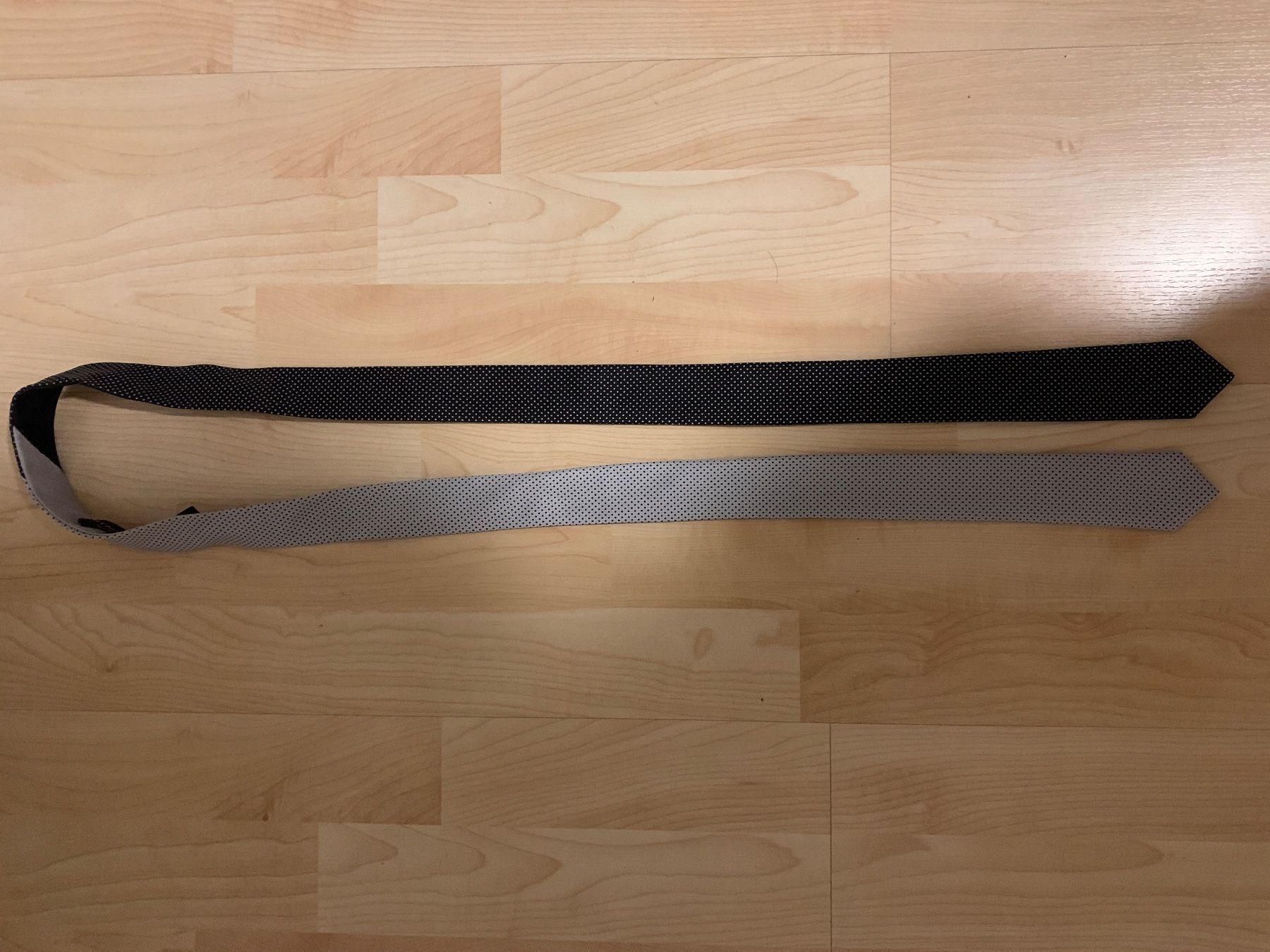 Autres accessoires femmes: Krawatte - dunkelblau mit Pünktchen - butlerandwebb - NEU – Neuf (Voir description) à Dübendorf par san_tt6m 4