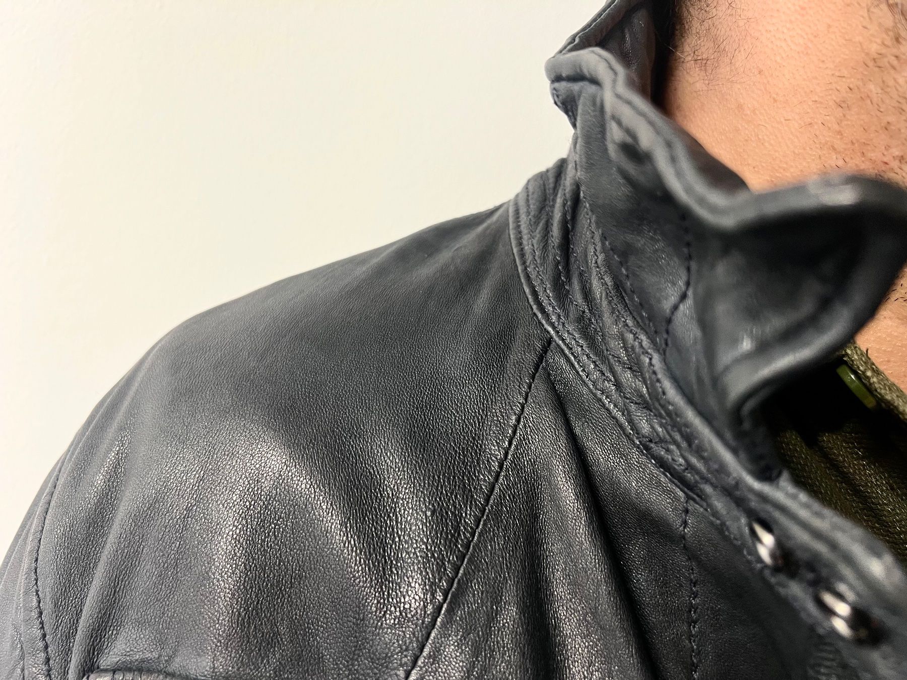 Giacche: LEONARDO Lederjacke Schwarz Echtleder Field Jacket Gr. XXL – Usato da Zürich venduto da Arche_Brockenhaus 7