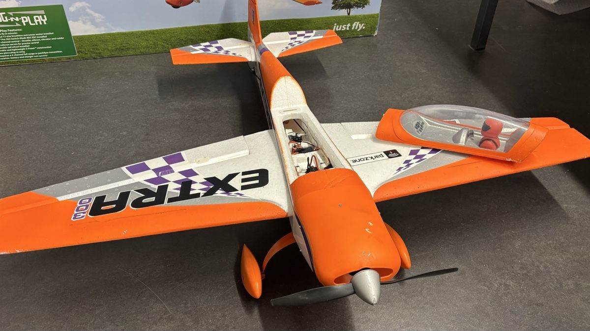Modellismo RC: Extra 300 von Parkzone – Usato da Frauenfeld venduto da Chzirn 1