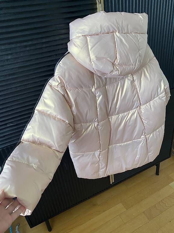 Jacken: Winter jacket New – Gebraucht aus Blonay von art_7f87 3