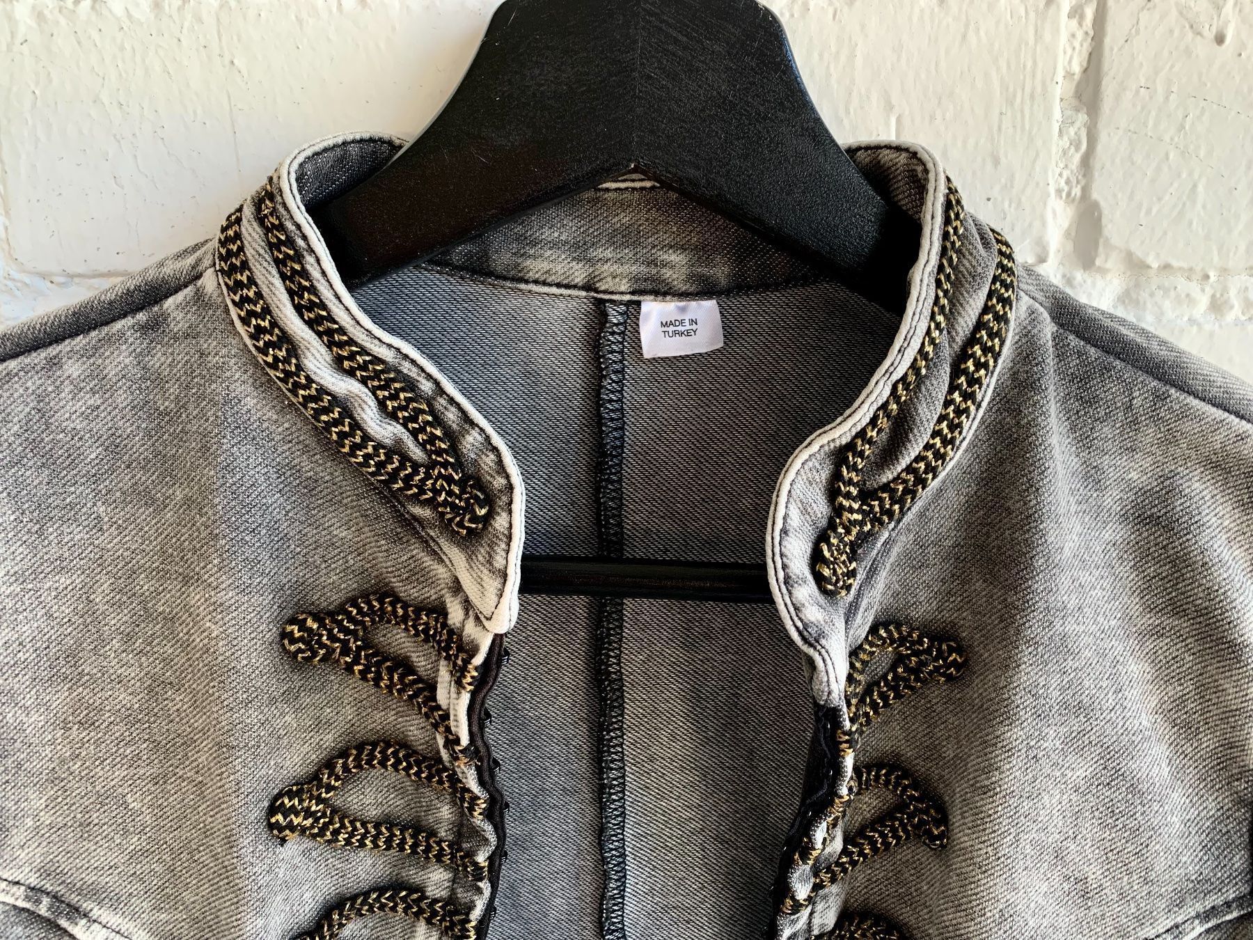 H&M Bolero: Bolerojäckchen mit Goldbordüre – Usato da Bern venduto da Fraeuleinhonig 3