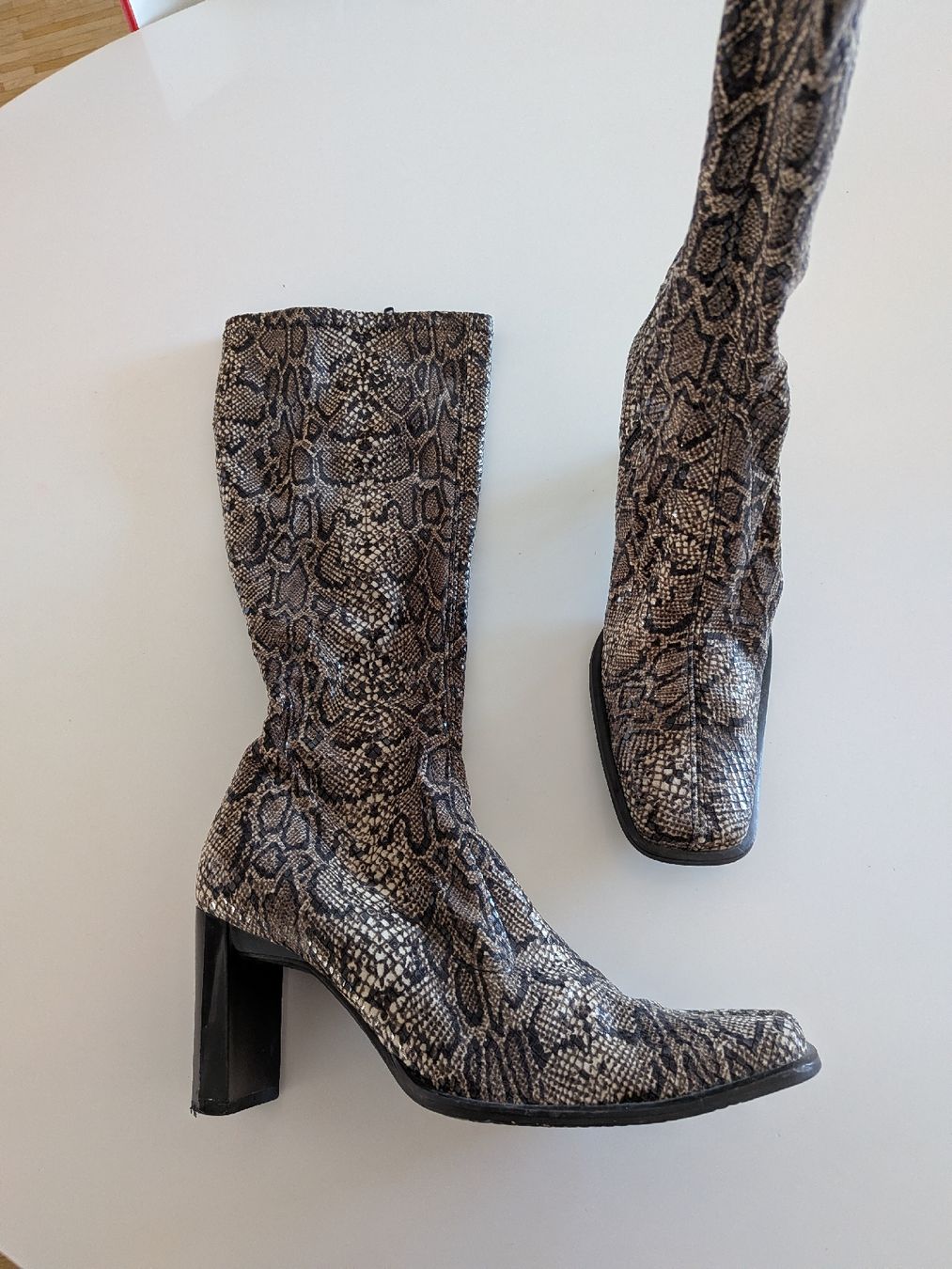 Scarpe da donna: Schlangenprint-Stiefel mit Absatz 39 – Usato da Basel venduto da JJ.Elena 1