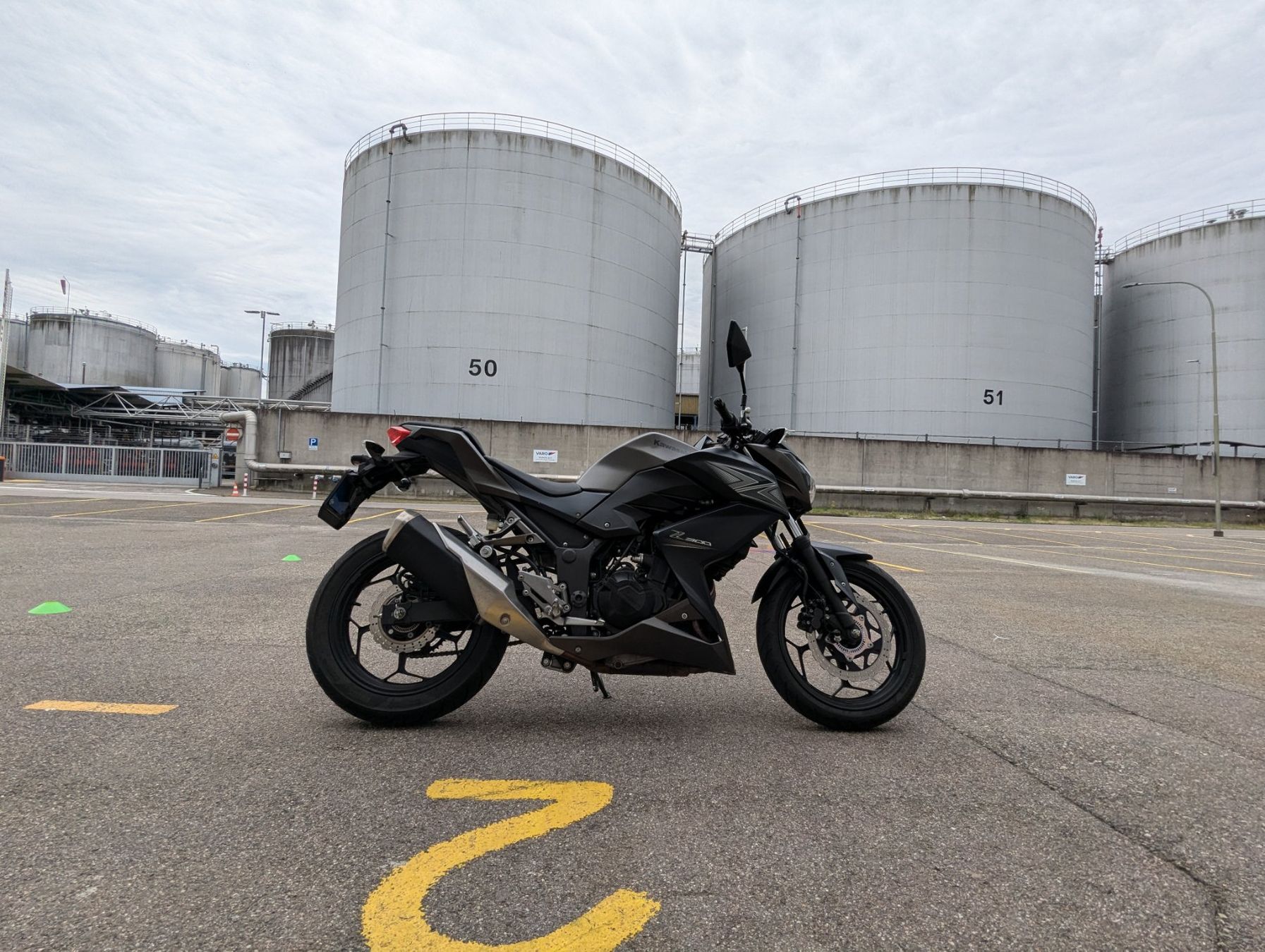 Kawasaki Strasse: Kawasaki Z300 – Gebraucht aus Basel von Alisa_77 7