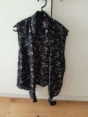 Ärmellose Bluse schwarz Blumenmuster Gr. L