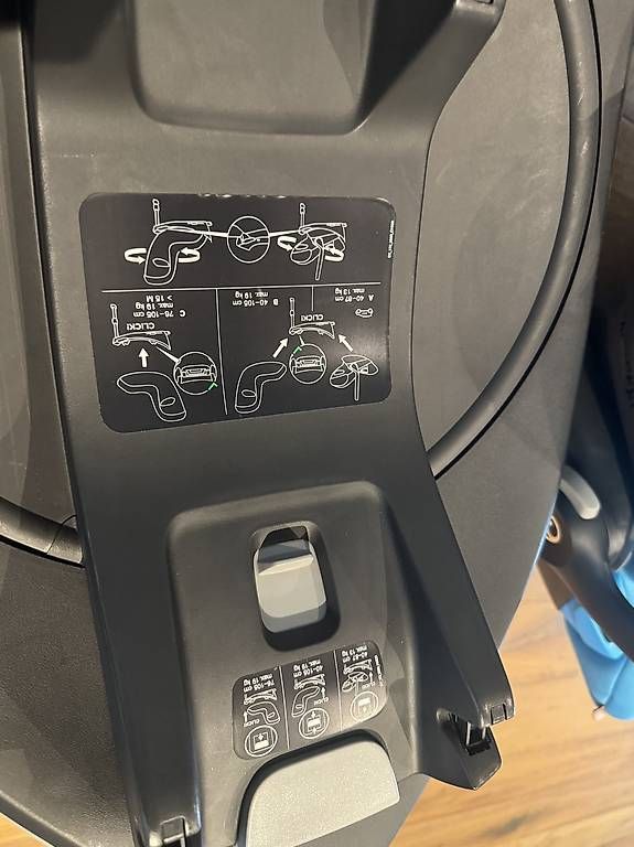 Cybex Seggiolini per auto: Cybex Cloud G PLUS inkl. Isofix-Basis Base G beach blue – Usato da Knonau venduto da Fam_Dling 2