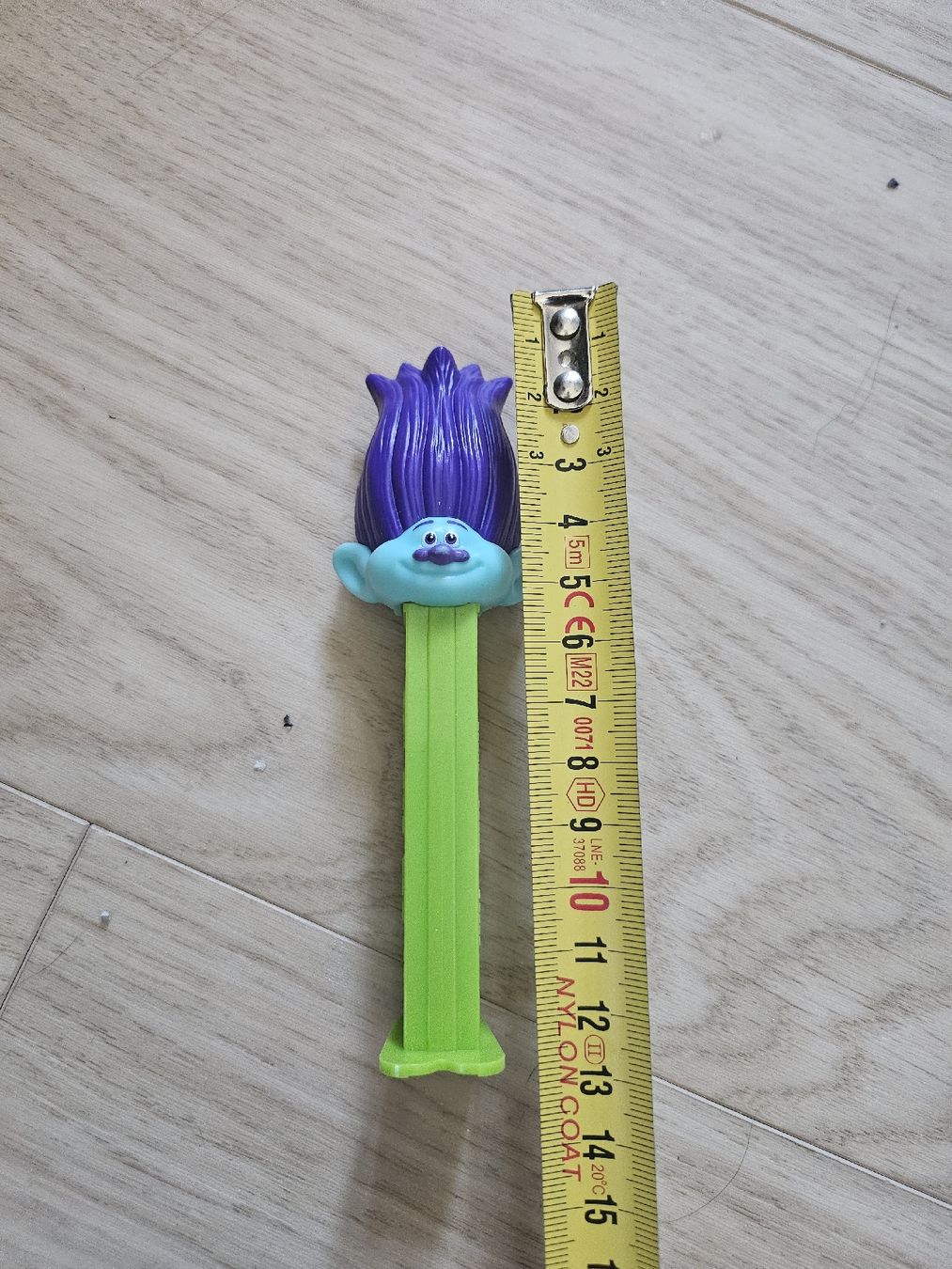 Pez Sonstiges für die Gastronomie & Hotel: Distributeur PEZ Trolls Fleur Violette Rare! Collection – Gebraucht aus La Joux FR von car_ck96