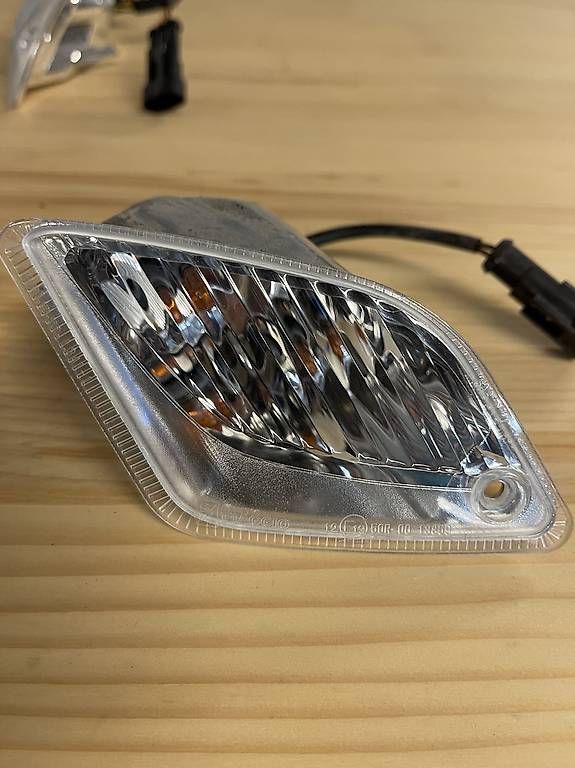 Alle Rollerersatzteile: Vespa 300 GTS Blinker hinten Original – Gebraucht aus Herisau von PKS87 1