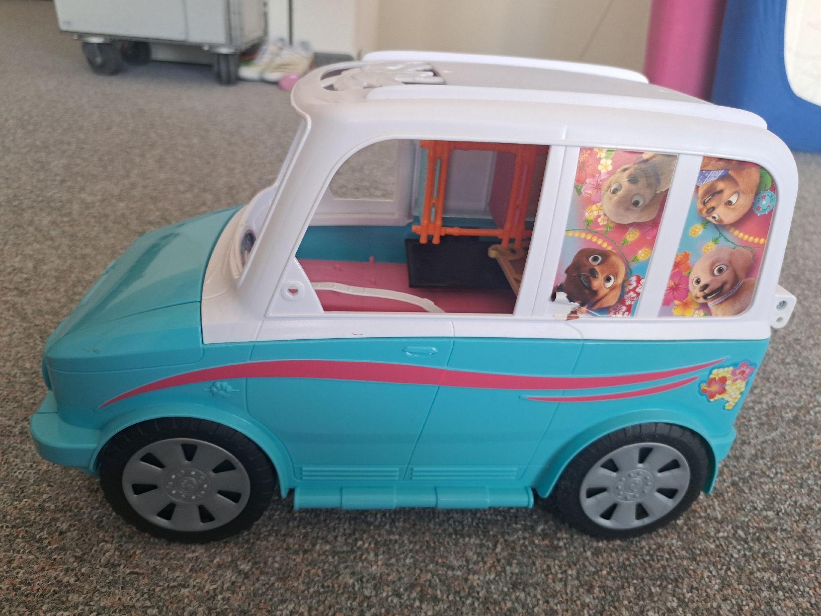 Spielzeuge: Barbie Bus mit Welpen / Hunde – Gebraucht aus Henggart von andreita 2