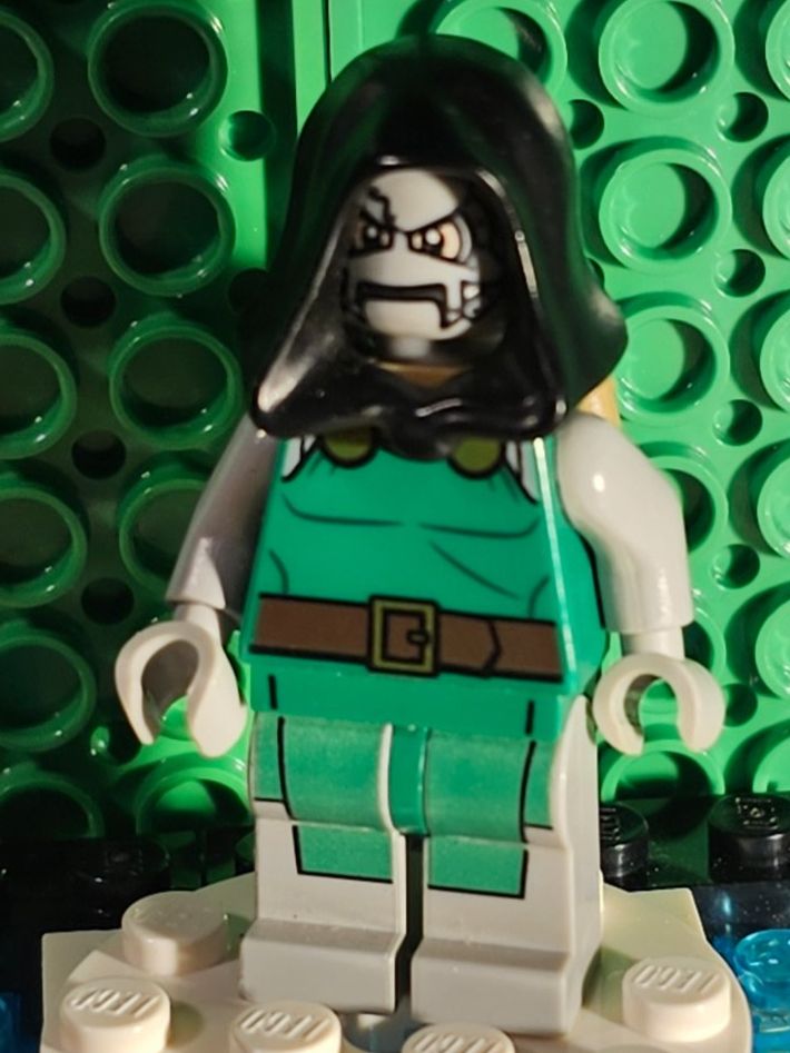 Lego Figurines: LEGO Minifigur Dr. Doom gebraucht – D'occasion à Oberuzwil par Peppi56 1