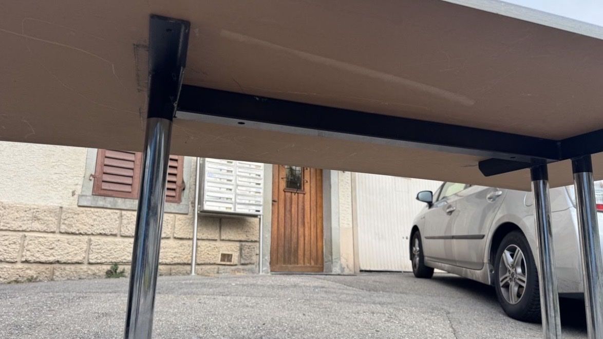Tavoli: Bauhaus / Mid Century Modern Dining Table - Great Condition! – Usato da Effretikon venduto da expiredrice 1