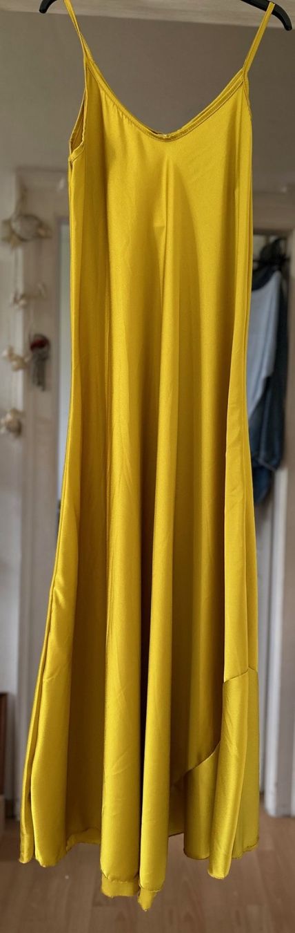 Robes: LONGUE ROBE! M – Neuf avec emballage d'origine à Locarno par NicoNion