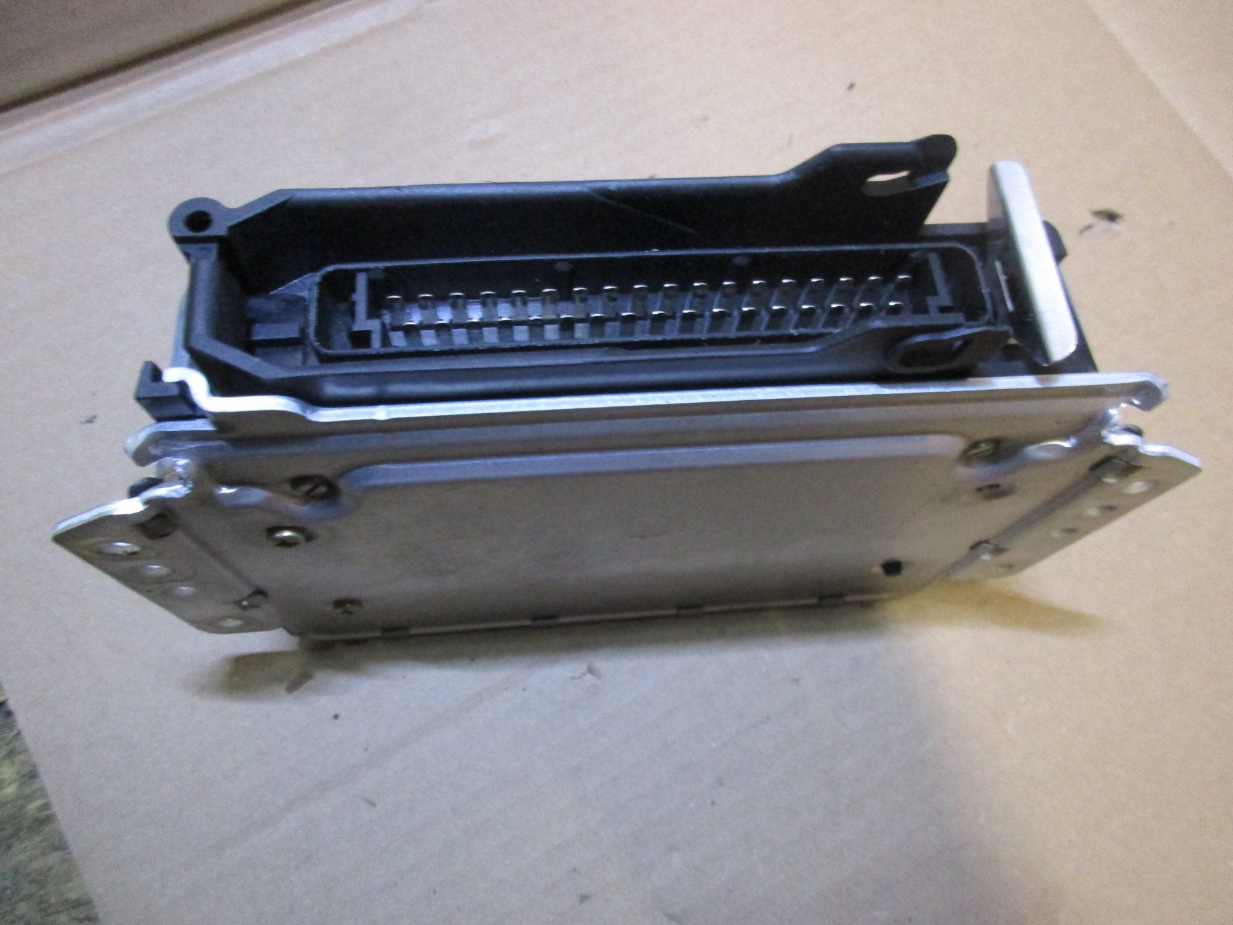 Tutti pezzi di ricambio auto: Alfa Romeo 75 TS  Motor Steuergerät – Usato da Ennetmoos venduto da Truckdiver 1