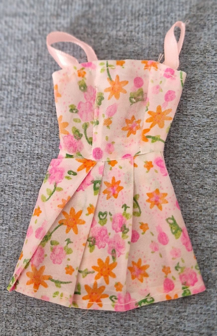 Bambole: Robe pour Barbie – Usato da Couvet venduto da Pioune