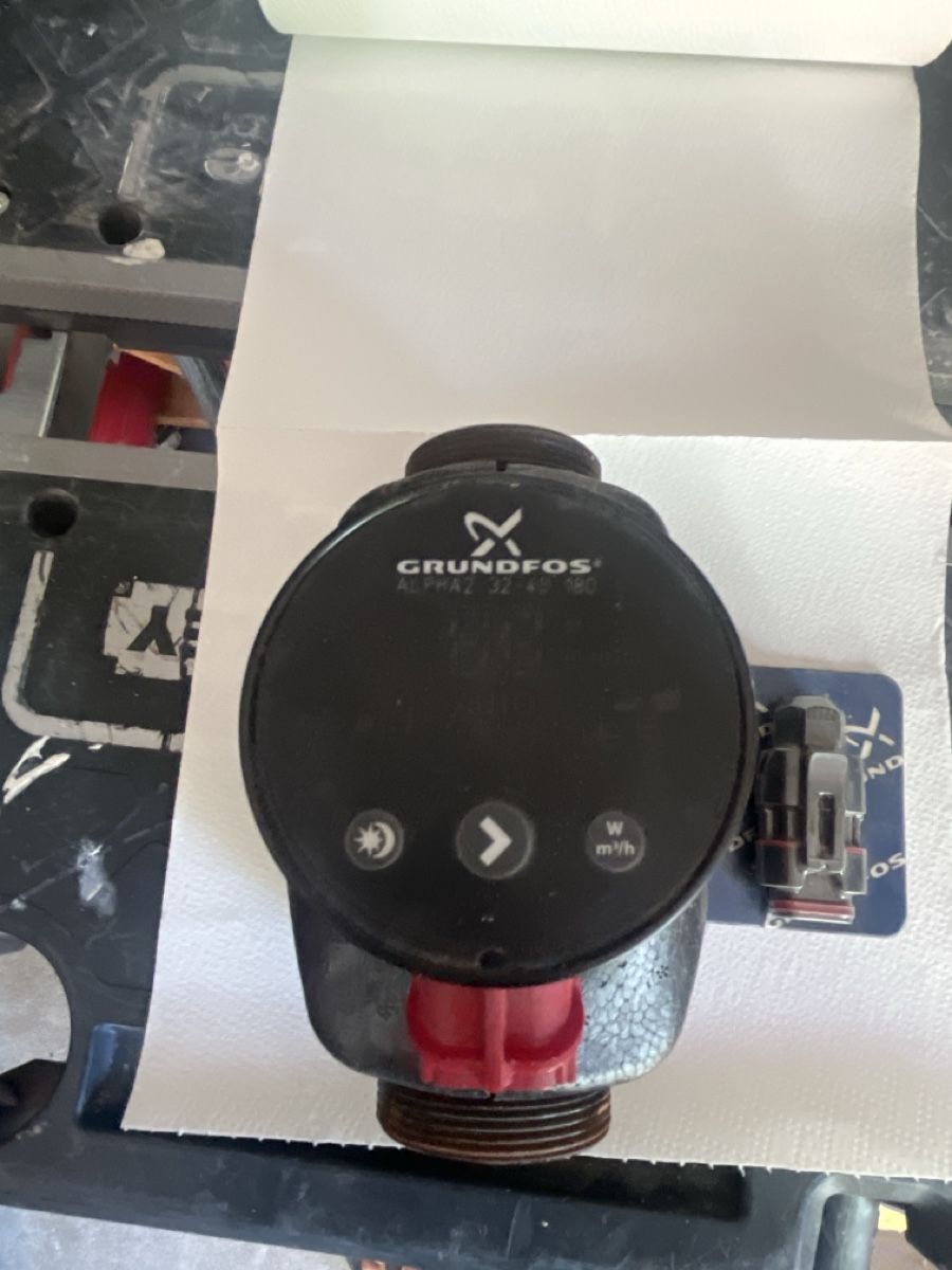 Grundfos Radiateurs: Grundfos Pumpe – D'occasion à Emmen par Joenicelife 1