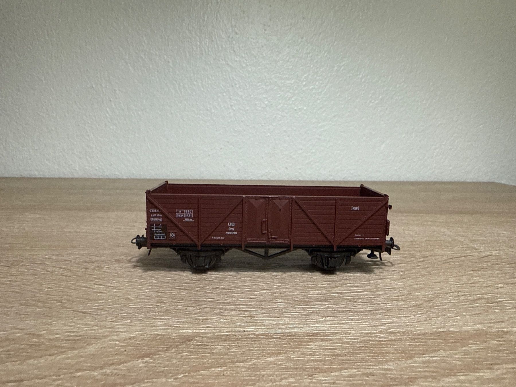 Roco Modellini di ferrovie: Roco Güterwagen DB H0 (87) – Usato da St-Aubin-Sauges venduto da Lo_Go 1
