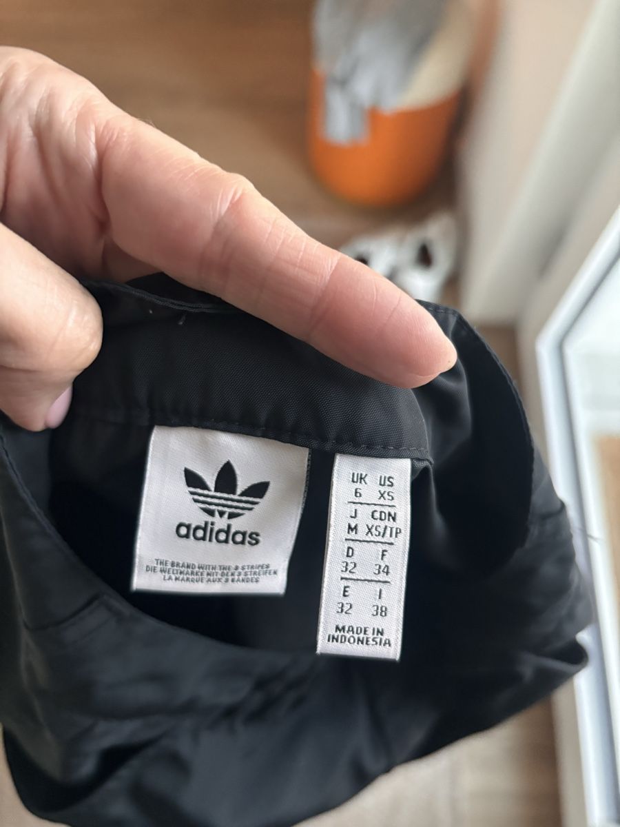 Adidas Pantaloni: Pantalon ADIDAS – Usato da Dully venduto da IrinaA21 5