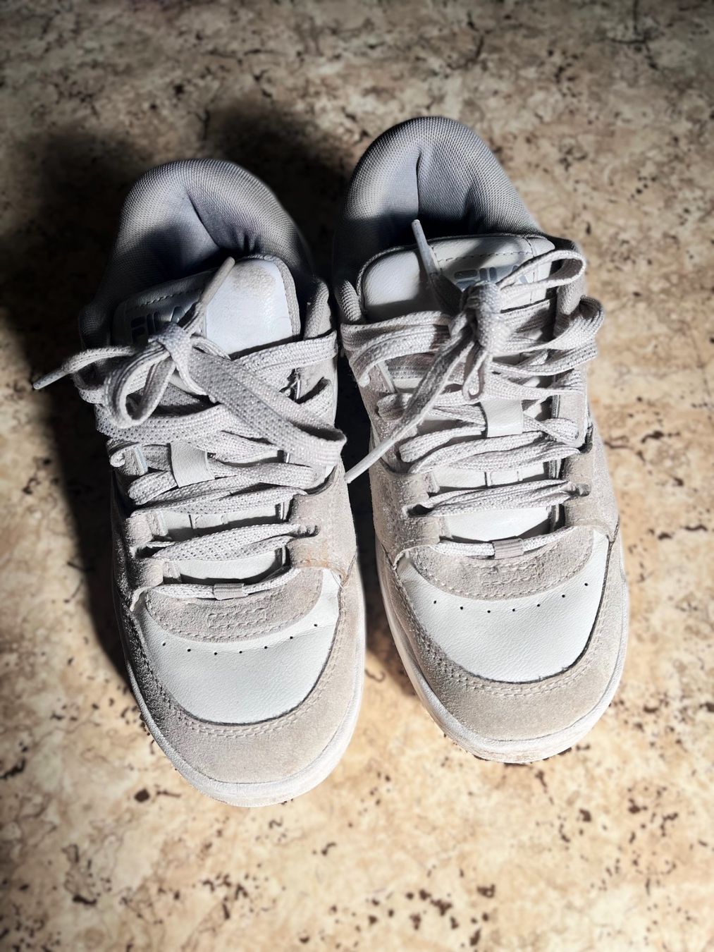Scarpe da donna: Fila Sneaker grau mit weissem Einsatz, Gr. 37 – Usato da Laufen venduto da eichhorn15 2