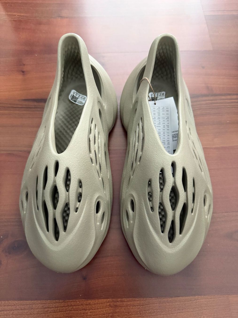 Adidas Scarpe da uomo: Yeezy Foam Runner Stone Salt – Nuovo e nell'imballaggio originale da Grabs venduto da Alvin13 1