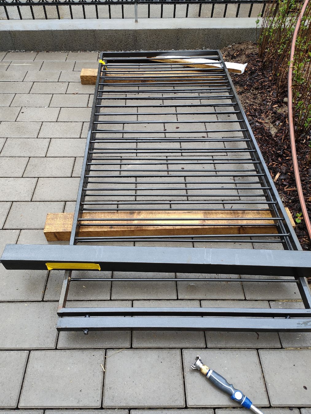 Sichtschutz: Metallzaun Element schwarz gebraucht zwei Teile  – Gebraucht aus Winterthur von Qualitymaster 2