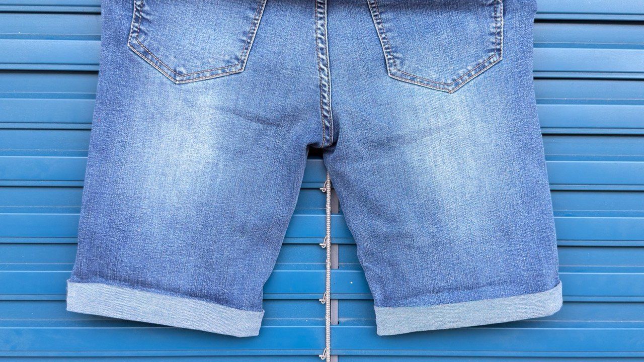 Zebra Jeans: Zebra Denim Destroyed Bermuda-Shorts – Gebraucht aus Thônex von Suisse.Shopping 4