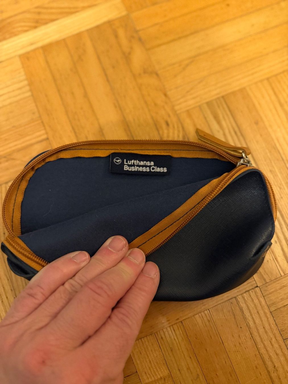 Custodie per cosmetici: Lufthansa Business Class Amenity Kit, Blau – Usato da bioggio venduto da lenny023 2