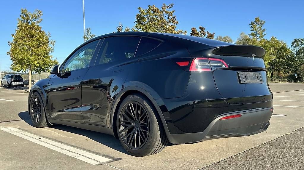Autos: Tesla Model Y Long Range | Reber | Boost | 8-fach | AHK – Gebraucht aus Effretikon von Michael76 2