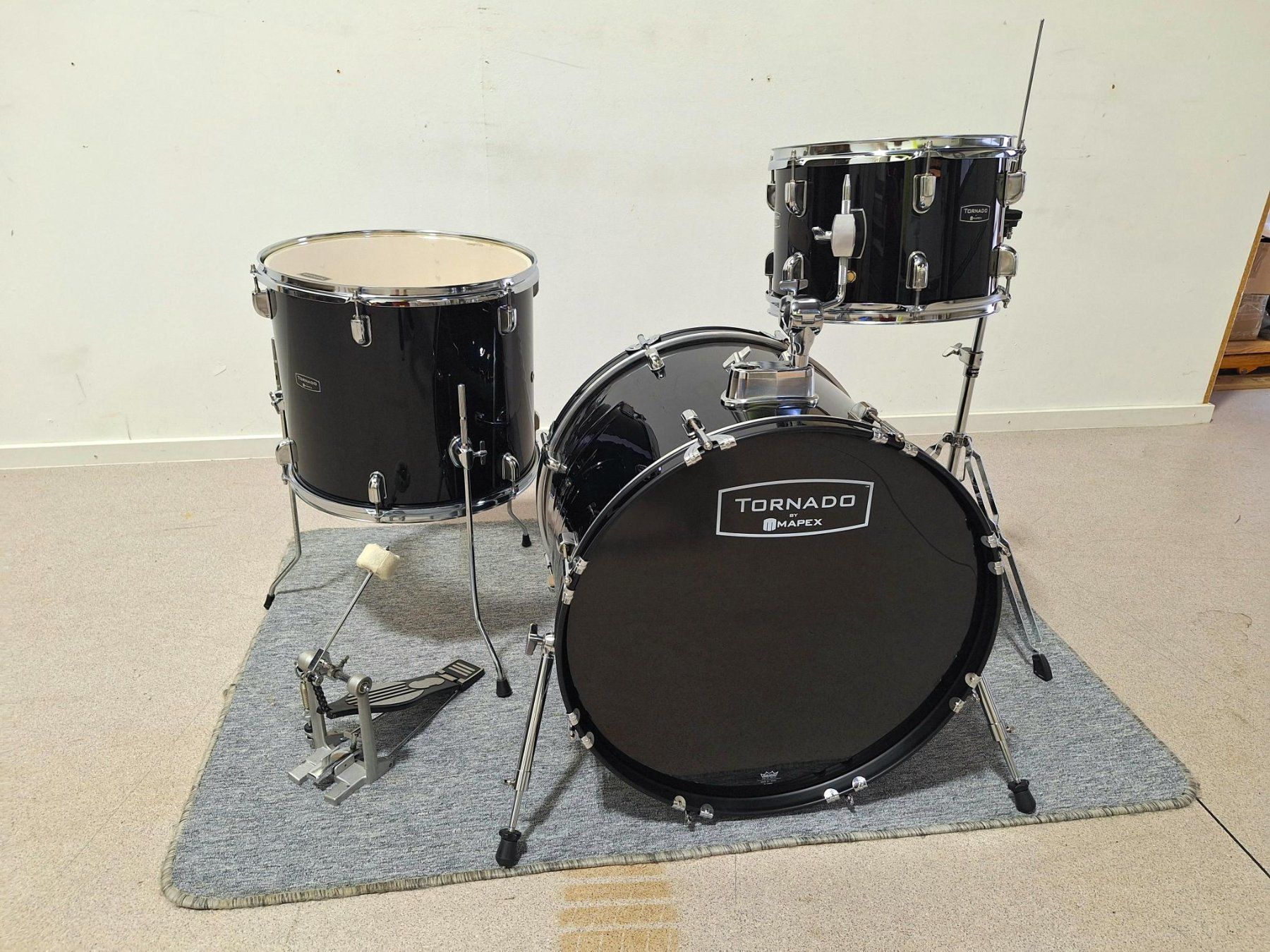 Instruments de musique: Mapex Tornado Shellset mit HH Ständer & BD Pedal – D'occasion à Wölflinswil par zeedrum