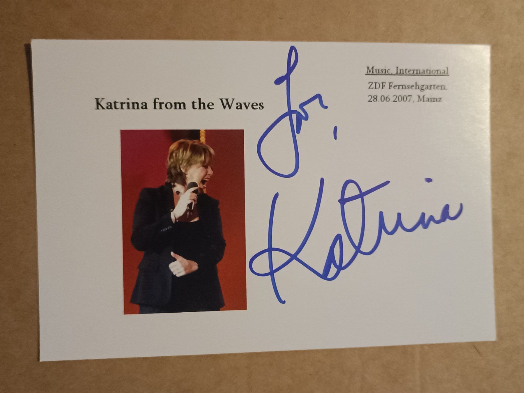 Autografi: Katrina and the Waves -  original Autogramm – Usato da Menziken venduto da Artographs