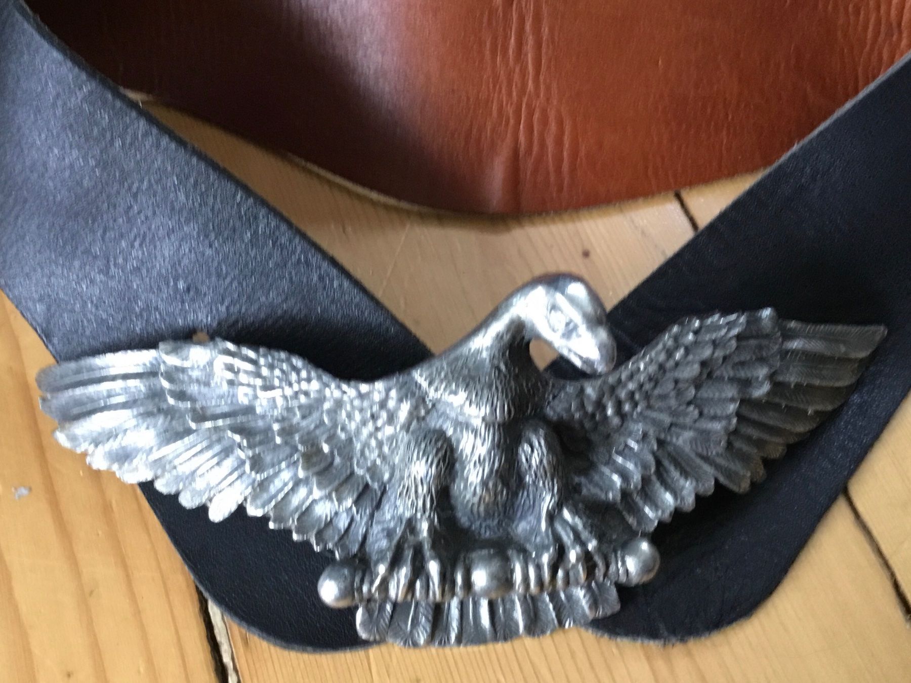 Cinture: Ledergürtel mit Adler-Schnalle – Usato da Schlieren venduto da Jeajet
