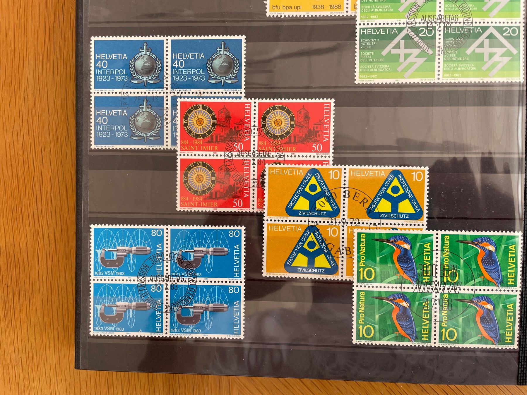 Tutti i francobolli: 20 blocs, festival de couleurs – Usato da Sonceboz-Sombeval venduto da Comment2 3