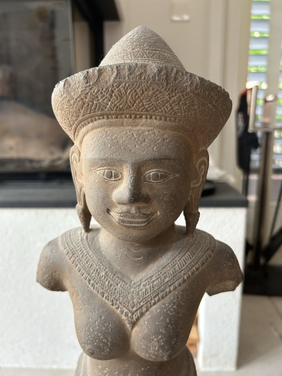 Figuren: Apsara Figur aus Stein 12. JH – Gebraucht aus Bremgarten AG von Roysteffen 2