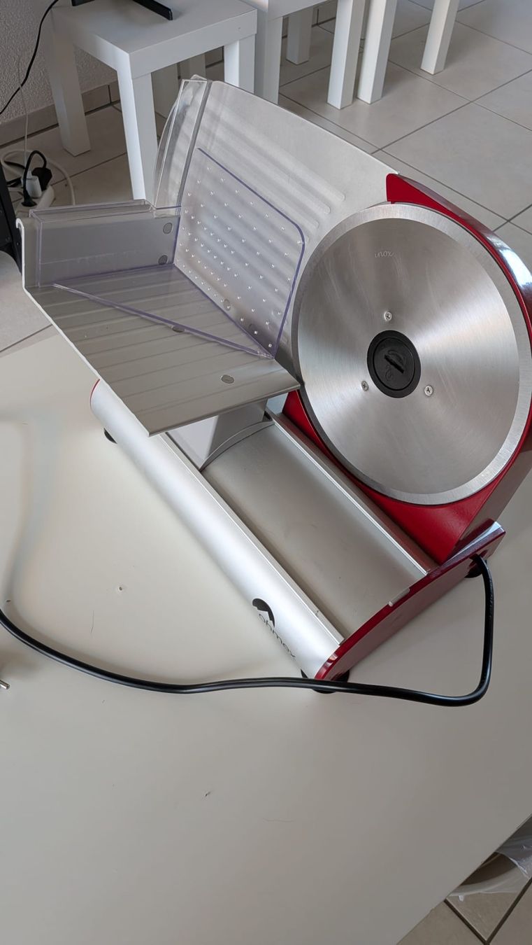 Ohmex Elettrodomestici da cucina: Slicer / Schneidemaschine – Usato da Bonstetten venduto da Johanne_Lamalle