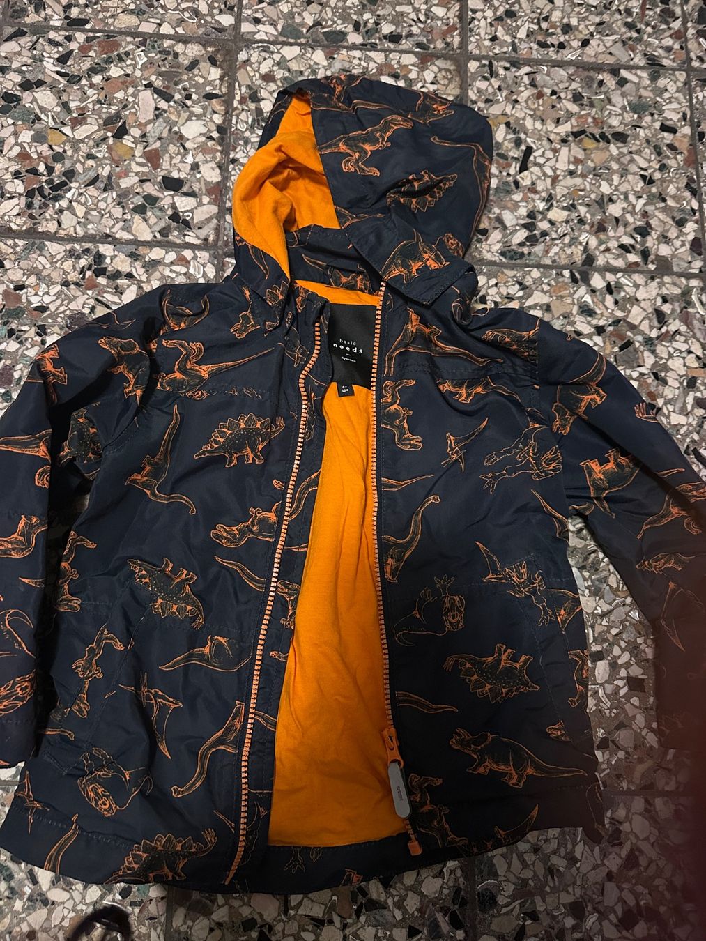 Giacche & Cappotti: Kinder Jacke Basic Needs Dinosaurier blau Grösse 104 – Usato da Basel venduto da ili_j29z