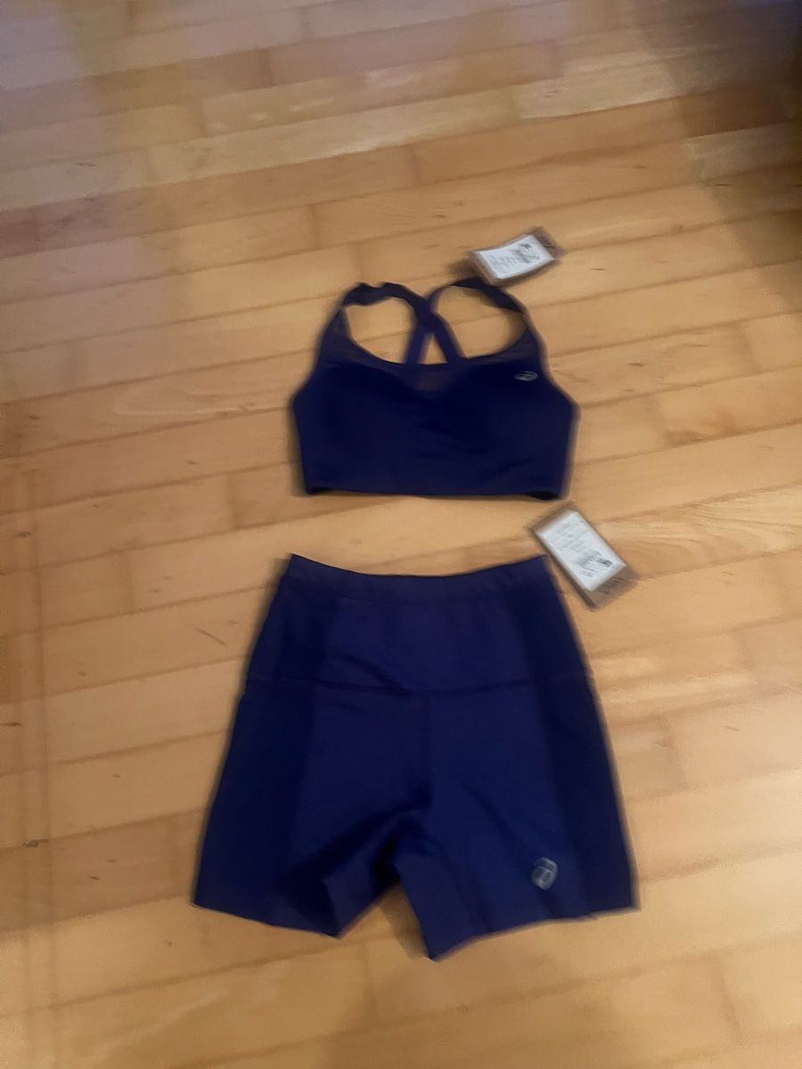 Asics Lotti di vestiti: Schöner jogging set bin asics :Neu – Nuovo e nell'imballaggio originale da Biel/Bienne venduto da RO19 6