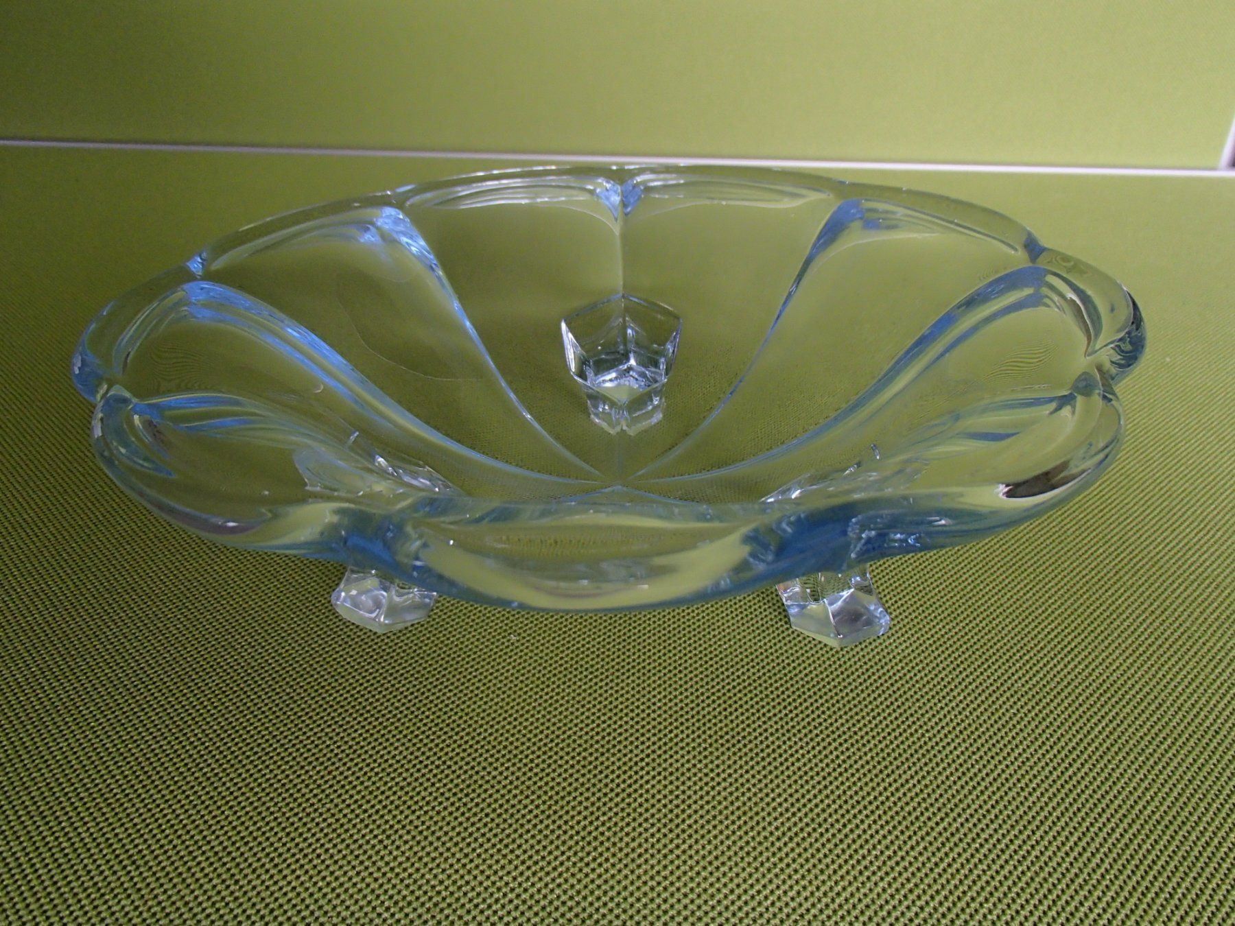 Ciotole: 3 hellblaue Glasschalen auf Füsschen – Usato da Schöfflisdorf venduto da pullux 9