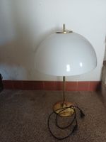 Schöne Tischlampe Messing/Weiss, Retro-Design