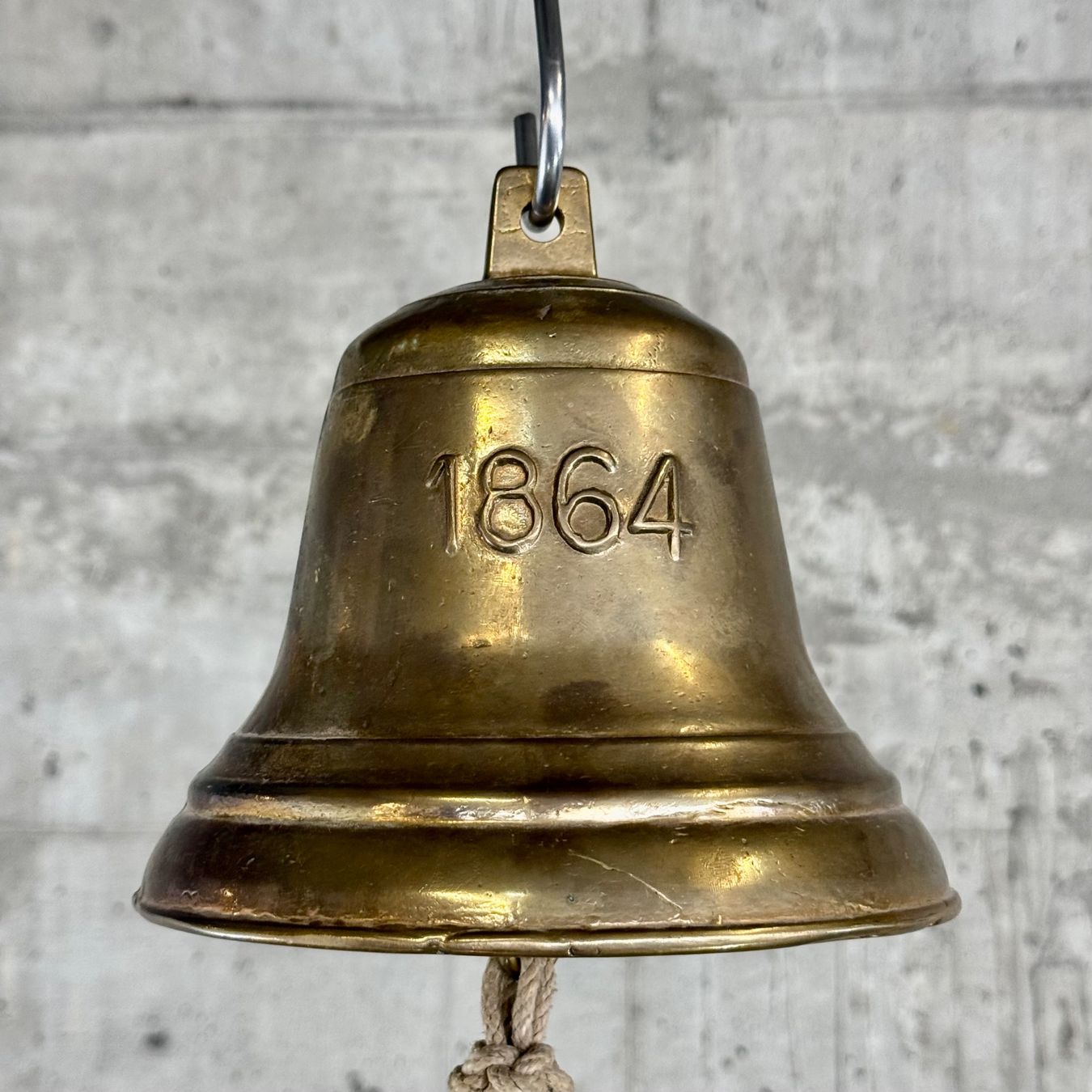 Glocken & Treicheln: Antike Schiffsglocke "BALTIC 1864", Messing mit Kordel – Gebraucht aus Basel von Brocki-auf-dem-Wolf 4