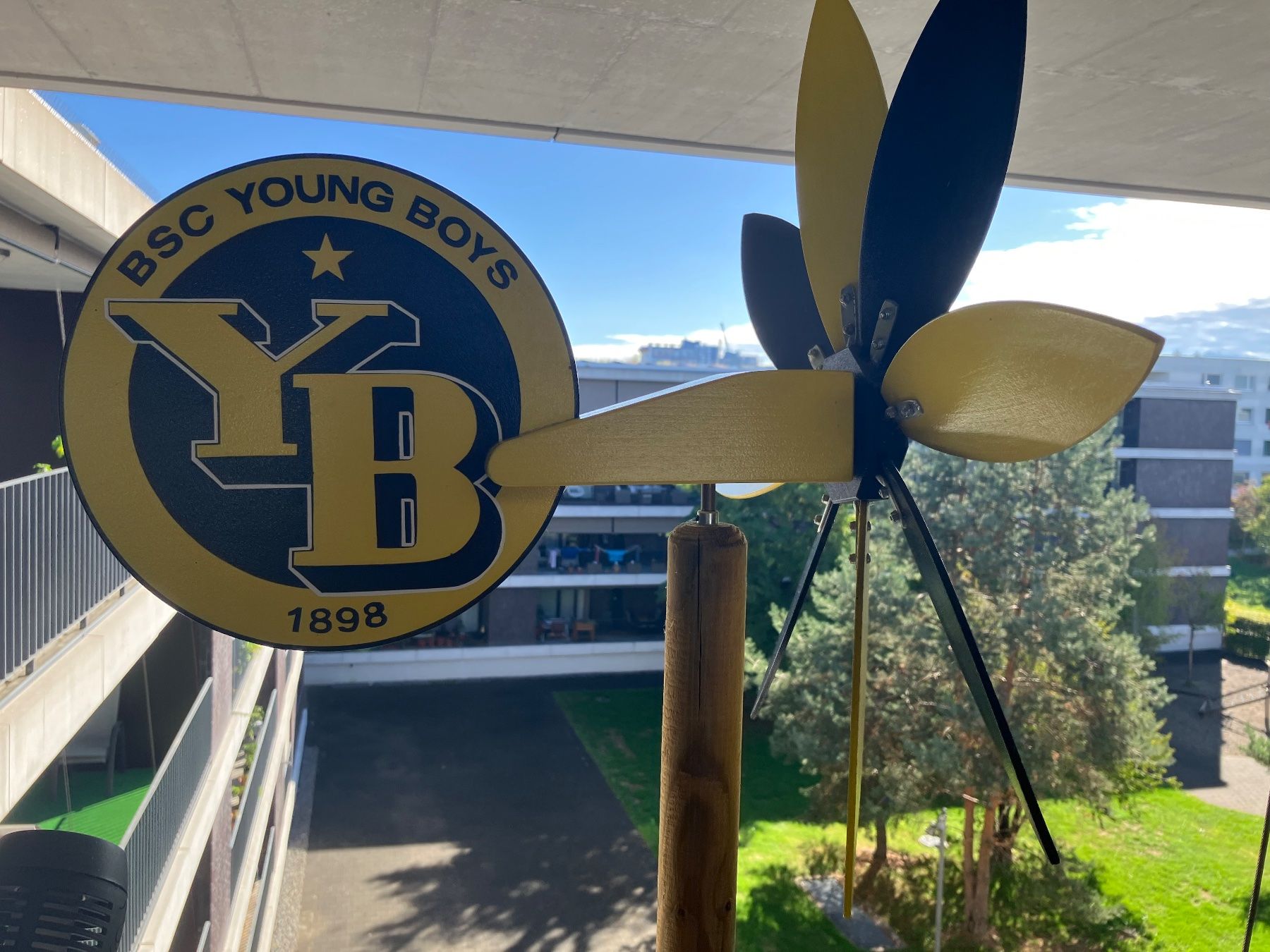 Sonstige Dekorationen & Accessoires: YB Windrad auf Stab – Gebraucht aus Bern von Londonferien 2