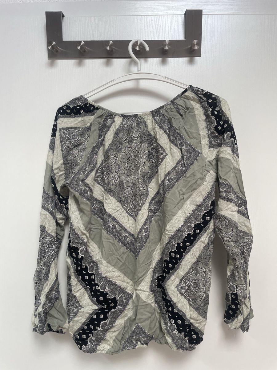 Blusen: Blouse à motifs – Gebraucht aus Corgémont von Leane.Z 1