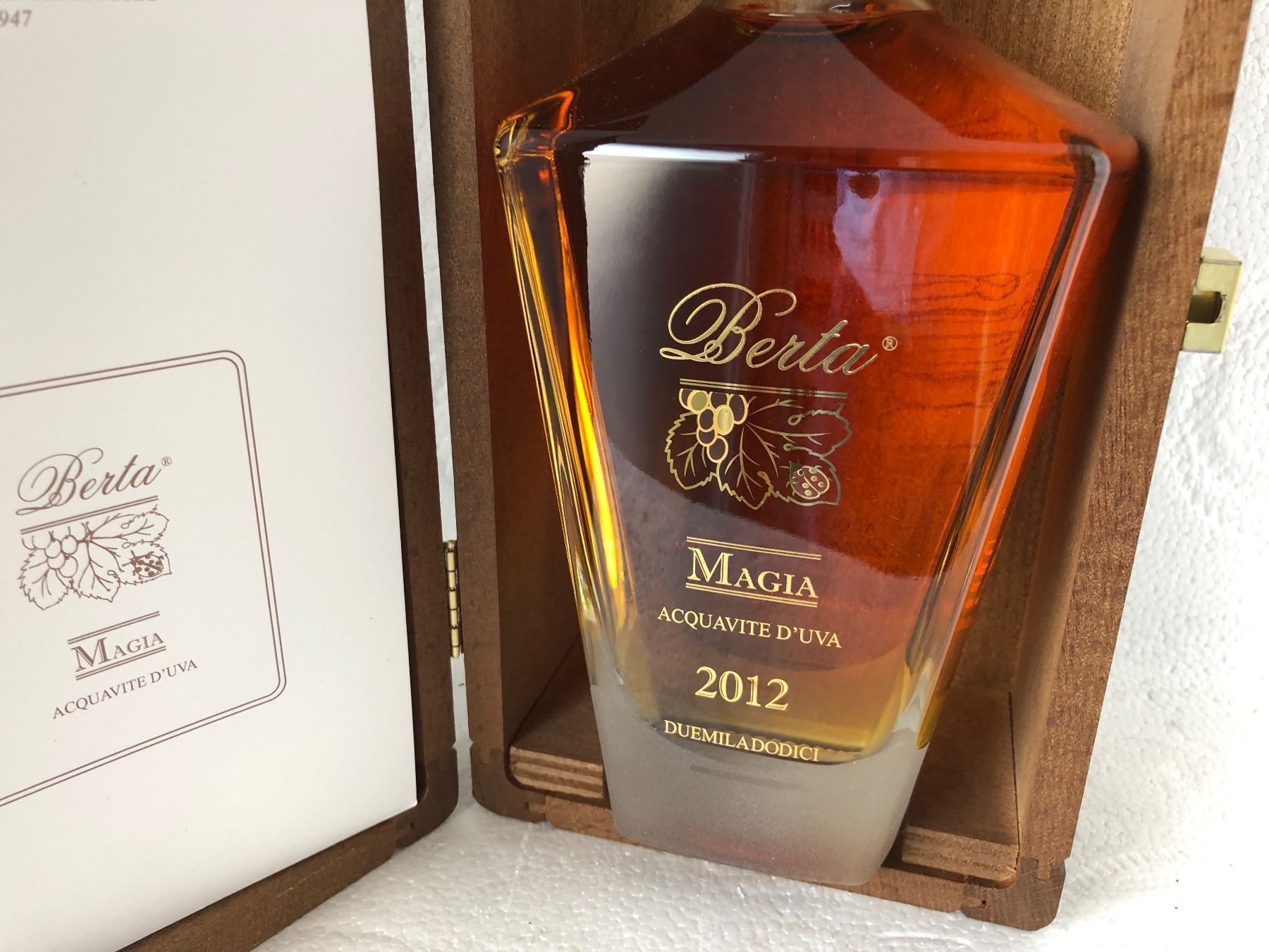 Berta Spirituosen: Grappa Distillato d'uva MAGIA BERTA 2012... – Neu und originalverpackt aus Wöschnau von Vinsale 7