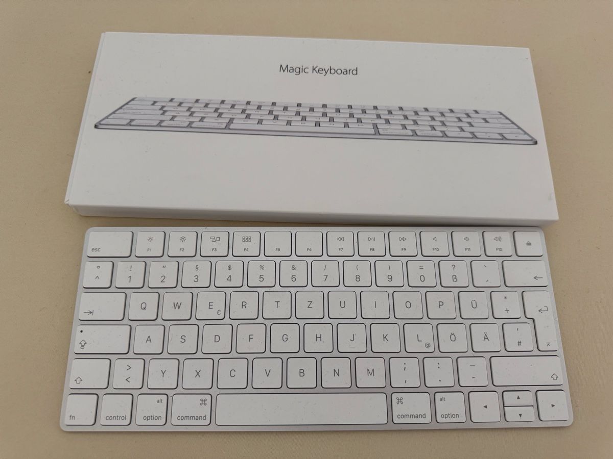 Apple Tastaturen: Apple Magic Keyboard Tastatur CH Deutsches Layout Lightning – Gebraucht aus Uster von