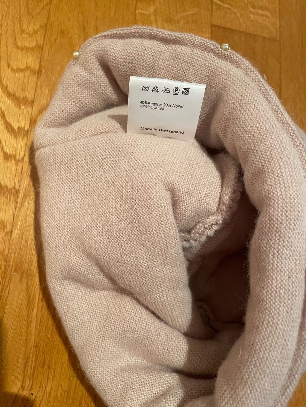 Copricapi, berretti & cappellini: Elegante Wintermütze mit Perlen, beige-rosa – Usato da Münchenstein venduto da nel_57mj 7