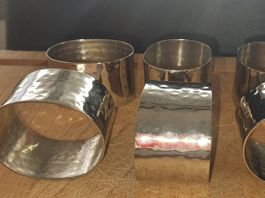 6, Serviettenringe, silberne Serviettenhalter, geschlagen