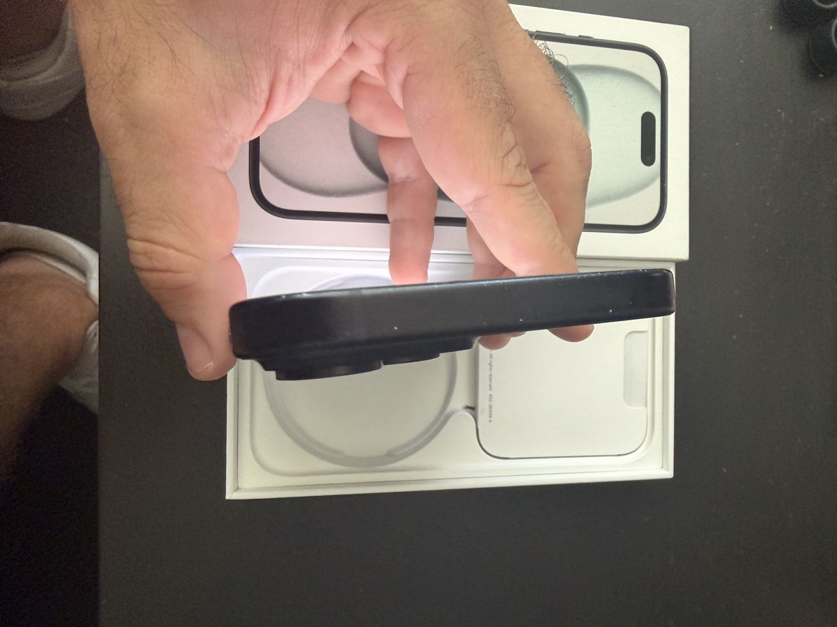 Apple Telefoni cellulari / Smartphones: iPhone 15 noir 128Gb  – Difettoso da Genève venduto da Phoneconcept 4