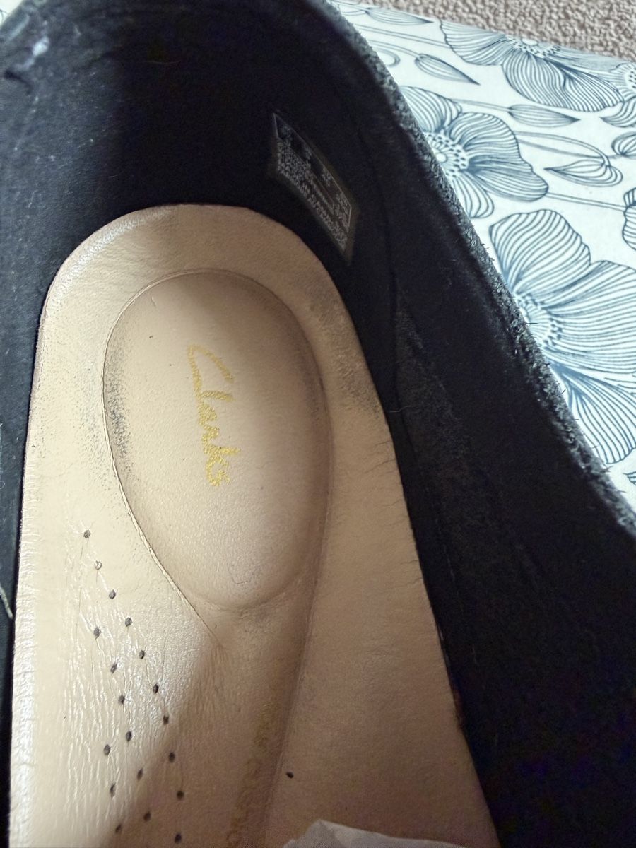Clarks Scarpe da donna: Chaussures basses Clarks 100% cuir – Usato da Savagnier venduto da Pivovar2 3