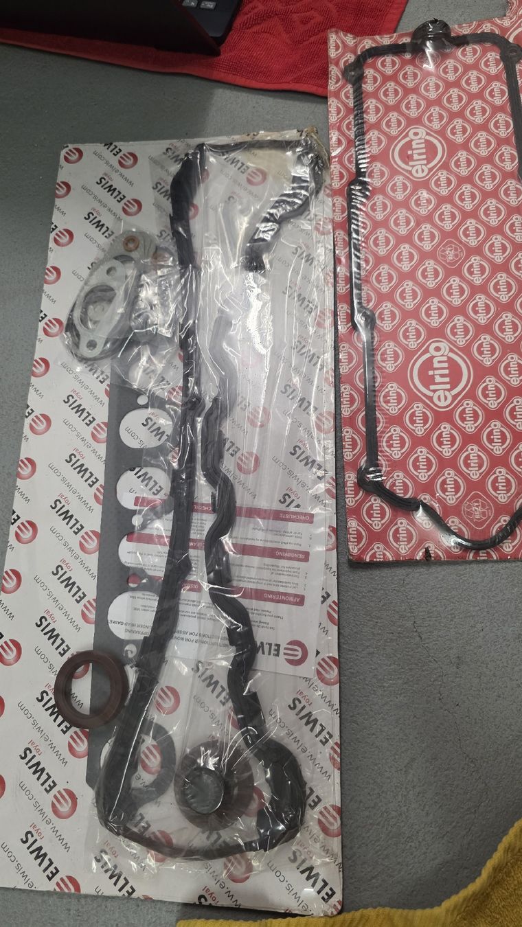 Tutti pezzi di ricambio auto: Dichtungssätze Elring und Elwis – Nuovo e nell'imballaggio originale da Winterthur venduto da bianca_nieves