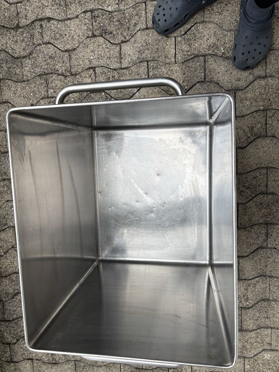 Contenitori edile: Edelstahlbehälter massiv ca.180 Liter – Usato da Büron venduto da Singer19 8